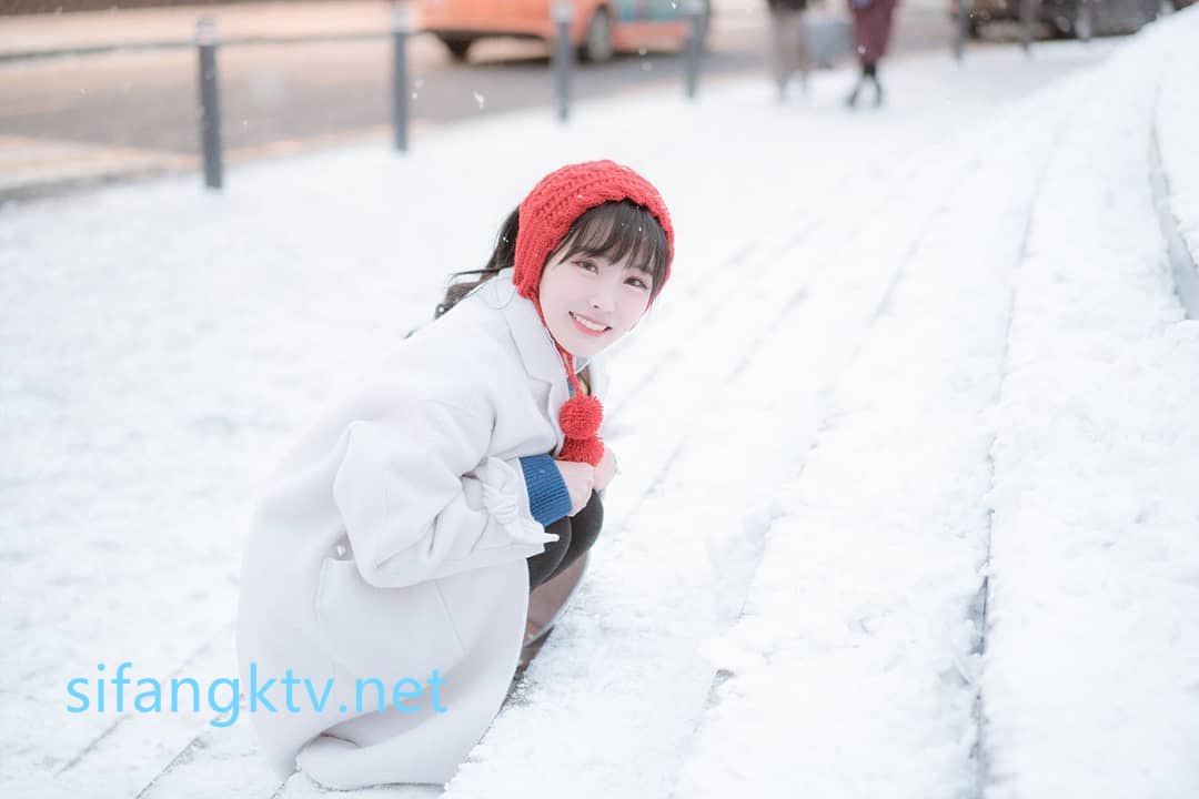 【2023-06-01】Taking all off outside..💓.m4v