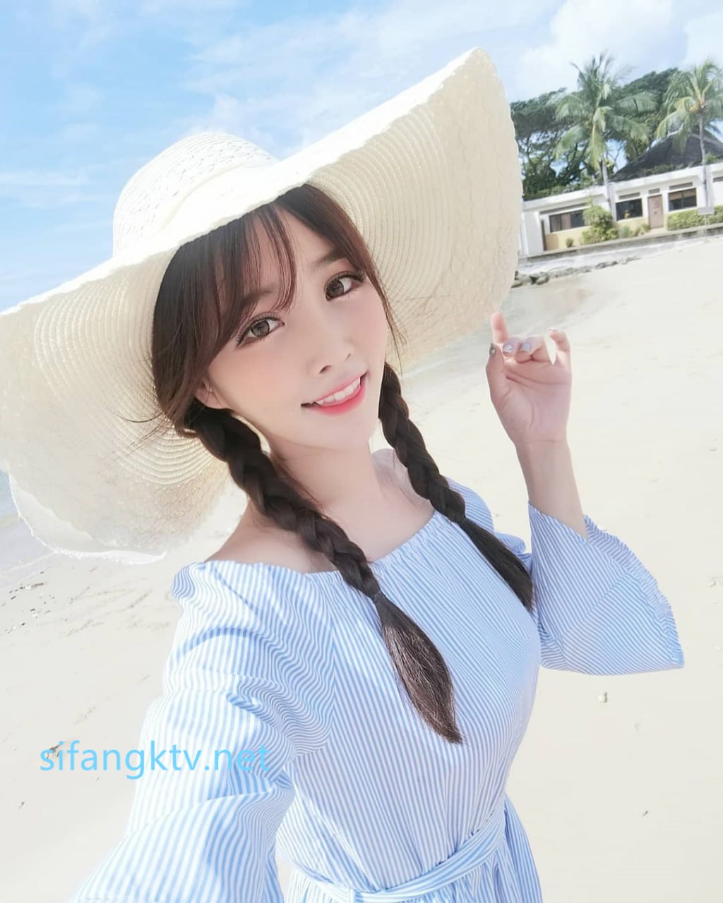 【2023-06-01】Taking all off outside..💓.m4v